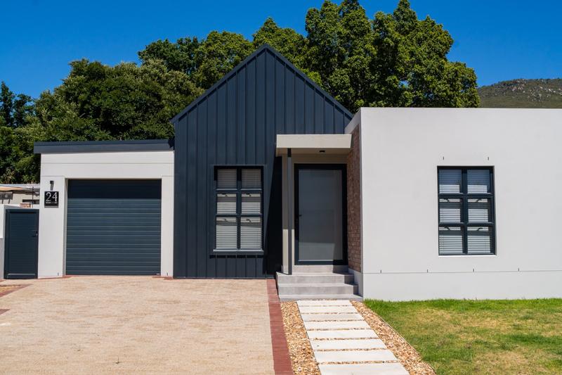 3 Bedroom Property for Sale in Lemoenkloof Western Cape